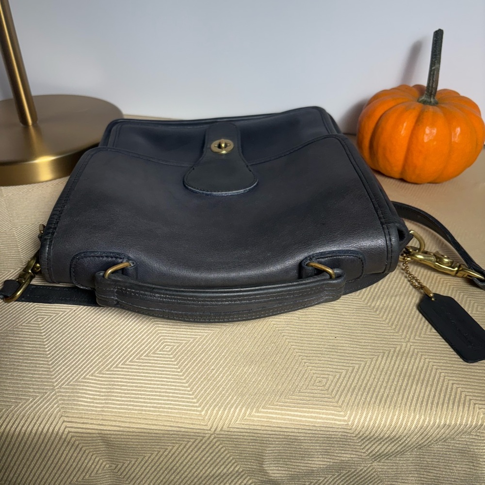 RARE! Vintage Coach Navy Leather Crossbody #0032-323
Made in the United States! - Picture 7 of 15